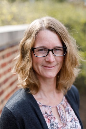 Headshot of Elizabeth Roberts